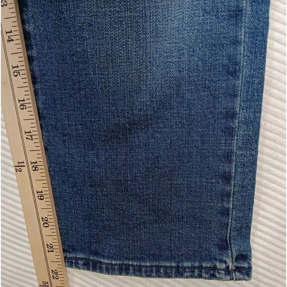 Woman's Levi's San Francisco Demi Curve Classic Blue Jeans Capri Size 6 - Picture 9 of 11